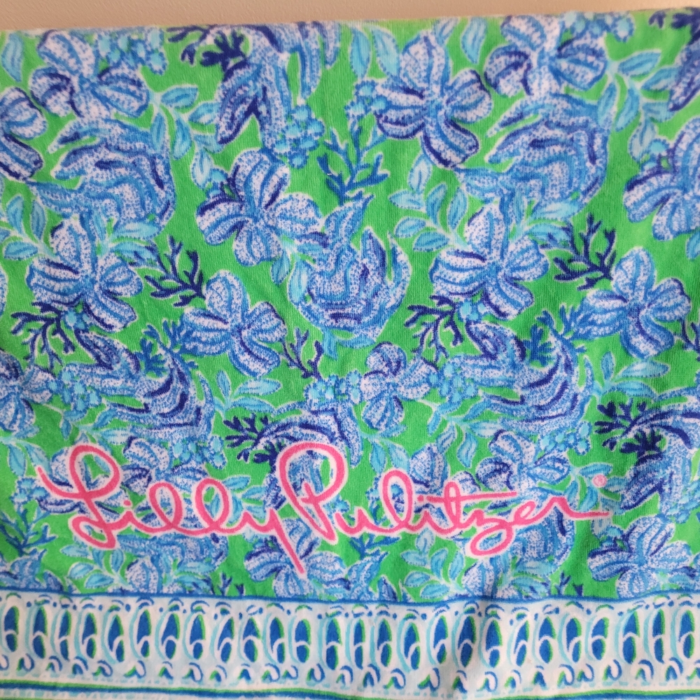 Lilly Pulitzer Tropical Floral Towel in Green & Blue
